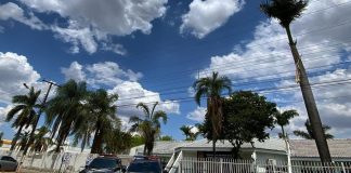 A Polícia Civil prende homem após quebrar residência de ex-namorada em flagrante e fazer ameaças.