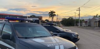 Duas pessoas morrem em uma colisão entre motos em um cruzamento de avenidas