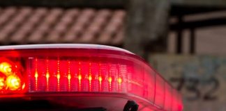 Homem é preso após mostrar pênis em frente a banheiro feminino em festa