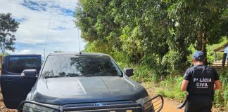 A Polícia Civil cumpre mandados em uma operação de combate ao tráfico de drogas em Mato Grosso