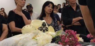 Velório de João Carreiro em Campo Grande tem homenagens e chapéu sobre caixão; fãs aguardam cerimônia em Cuiabá