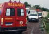 Ambulância com pacientes tomba durante chuva na BR-158