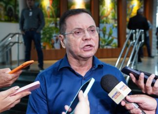 Botelho afirma que governador concordou com emendas Pix já em 2024: ‘prefeituras prestarão contas depois’