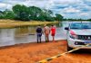 Uma mulher foi encontrada morta com fios finos enrolados ao redor do pescoço em rio de Mato Grosso
