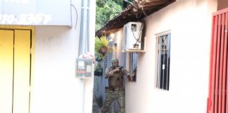 Um suspeito de fazer parte do grupo responsável por mais de R$ 1 milhão em golpes foi mantido em prisão