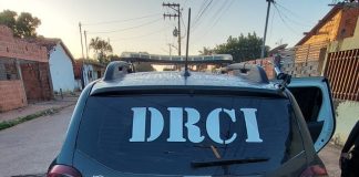 A Polícia Civil está realizando buscas contra suspeitos de produzir e divulgar informações falsas de autoridades públicas de Mato Grosso