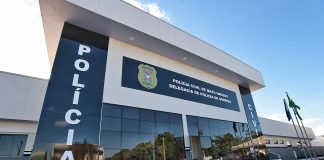 A Polícia Civil prendeu três pessoas envolvidas no homicídio de uma mulher que foi encontrada incendiada por um veículo em MT