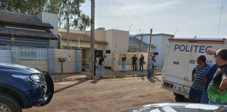 Um criminoso foi baleado ao tentar roubar um veterinário; o comparsa fugiu do local onde o crime ocorreu