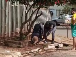 Uma enfermeira é detida depois de ter sido acusada de agredir uma idosa durante uma discussão por conta do som alto em MT