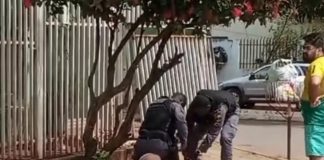Uma enfermeira é detida depois de ter sido acusada de agredir uma idosa durante uma discussão por conta do som alto em MT