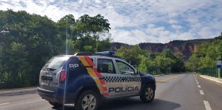 Gefron prende quatro pessoas que transportavam tabletes de drogas em um táxi em MT