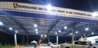 Uma blitz prende quatro motoristas por dirigirem embriagados em Estrada da Chapada