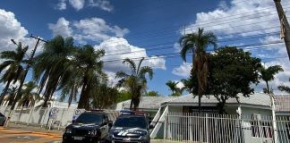 Um homem é preso em flagrante após agredir a esposa e o filho adolescente, no Mato Grosso