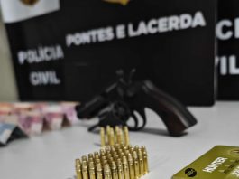 Um casal foi preso em flagrante portando uma arma de fogo e três celulares em uma boca de fumo de MT