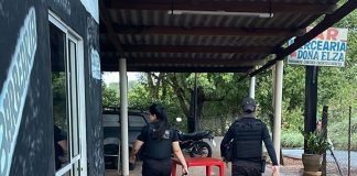 A Polícia Civil deteve cinco membros de um grupo que atuava no envio de drogas para o interior do estado