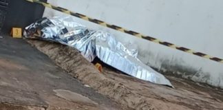 Um cadáver foi encontrado com a face desfigurada próximo de um bar em MT