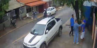Dupla em uma motocicleta matou um homem a tiros dentro de sua residência no Osmar Cabral