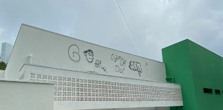 Adolescente é flagrado pichando prédio municipal e família irá arcar com pintura