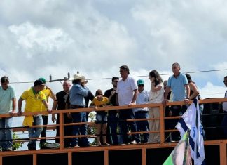 Bolsonaro encerra sua passagem por Mato Grosso lançando a candidatura de produtor rural em Campo Novo