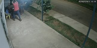Jovem mata homem a pauladas na porta de um supermercado em MT