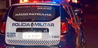 Após um desentendimento, um homem tenta enforcar e atropelar a esposa diversas vezes
