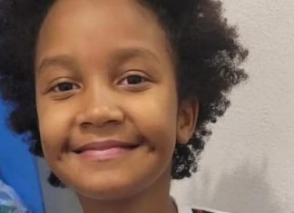 Pai de menina encontrada morta em lixeira acha diário que ‘previa’ morte