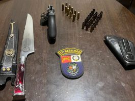 Motociclista fura bloqueio na MT-175 e tenta atropelar policiais militares