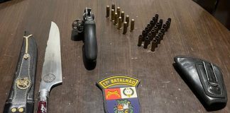 Motociclista fura bloqueio na MT-175 e tenta atropelar policiais militares