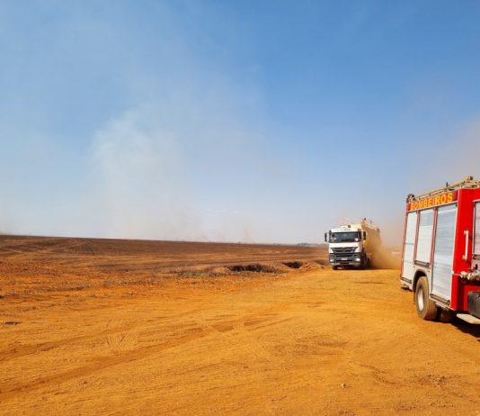Os bombeiros precisaram utilizar 20 caminhões-pipa para conter um incêndio “gigantesco” em Campo Novo; a causa do incêndio será investigada; veja o vídeo