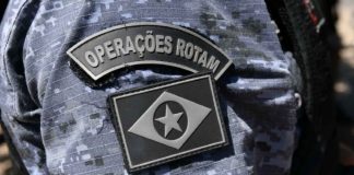 Um homem bêbado ameaça “furar o pescoço” de uma mulher, escorrega durante uma briga e recebe uma facada na perna no estado de Mato Grosso