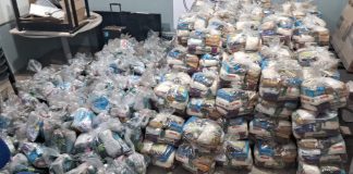 A Polícia Civil apreendeu 215 cestas básicas que seriam vendidas por uma organização criminosa na fronteira