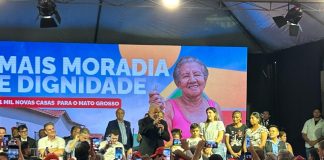 “O Lula foi o único a me conceder uma residência”, afirma o contemplado com a entrega de um residencial em VG