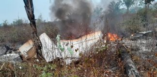 Testemunhas relataram que houve uma explosão e queda de um avião “em parafuso” no interior de Mato Grosso