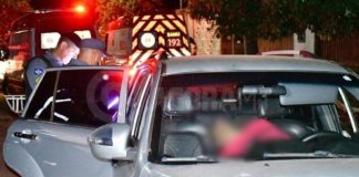 Um homem morreu após bater o carro em uma caçamba de lixo em uma avenida de MT