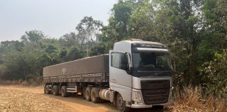 A Polícia Militar resgata idoso que foi mantido como refém e desarticula quadrilha especializada em roubo de carga; um homem foi morto em confronto