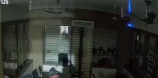 Um grupo invadiu uma joalheria no centro de Cuiabá e causou prejuízos de R$ 40 mil; veja o vídeo
