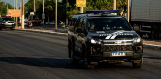 Mulher que é investigada por crimes contra vizinha idosa é detida pela Polícia Civil em MT