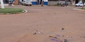 Piloto é morto após perder o controle da direção e colidir uma motocicleta no meio-fio em MT
