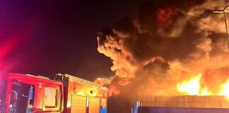 Bombeiros de Mato Grosso demoraram 22 horas para apagar incêndio em uma fábrica de plásticos