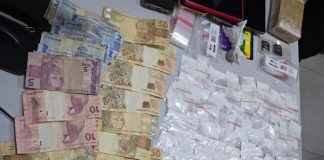 A Polícia Civil realiza uma operação para fechar uma “boca de fumo” em Mato Grosso; três pessoas estão presas