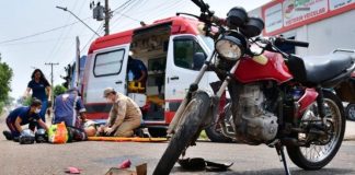 Uma mulher de 34 anos e a filha de oito anos ficaram feridas em um acidente com uma picape em MT