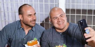 Eduardo Bolsonaro confirmou a presença do ex-presidente no segundo turno: “ele vai passar por Cuiabá para ajudar Abílio”