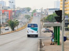 Uma jovem de 21 anos foi atacada por homem com pé de cabra em ponto de ônibus de MT