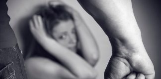 Uma jovem de 19 anos foi estuprada por dois homens depois de sair de uma conveniência em Cuiabá