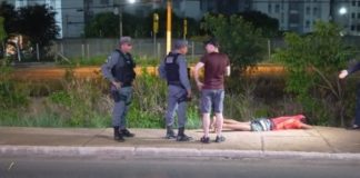 Um jovem de 17 anos foi agredida por populares durante uma tentativa de roubo em Cuiabá; confira vídeo