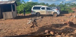 Dois idosos foram encontrados mortos em uma vila com o pescoço cortado em MT