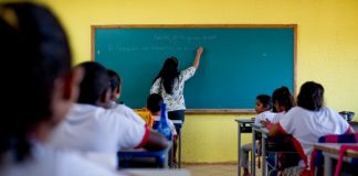 Um projeto quer proibir danças obscenas ou com conotação sexual em escolas públicas de Cuiabá