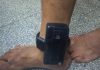 Um homem foi preso depois de instalar uma tornozeleira eletrônica em si mesmo para despistar a polícia