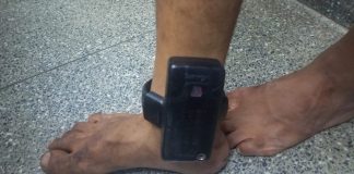 Um homem foi preso depois de instalar uma tornozeleira eletrônica em si mesmo para despistar a polícia