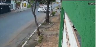 Novas imagens revelam o momento em que um motociclista é atingido por um veículo no CPA 2